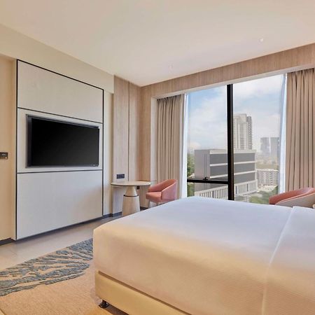 Hilton Gurugram Baani City Centre 구르가온 외부 사진