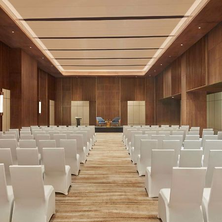 Hilton Gurugram Baani City Centre 구르가온 외부 사진