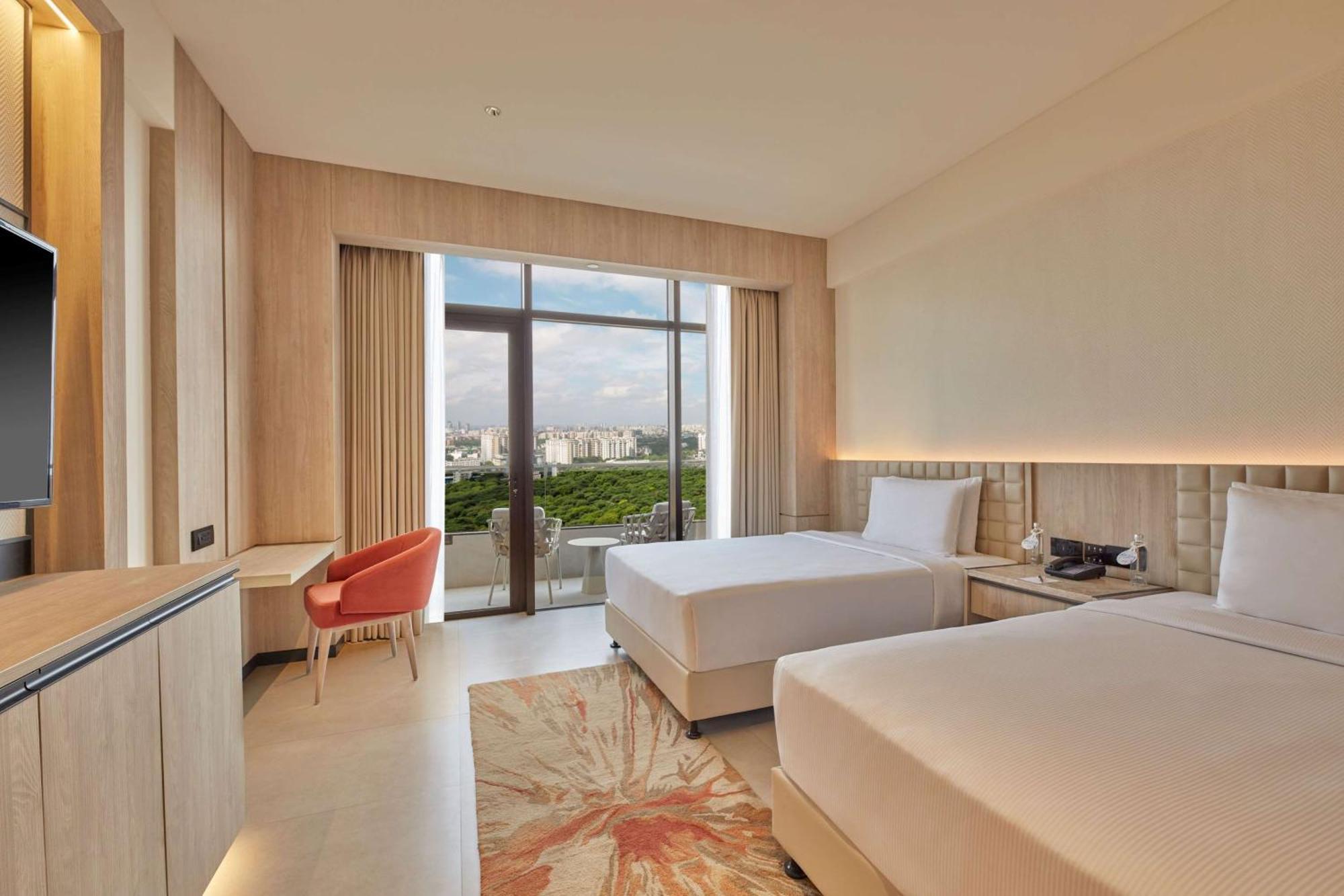 Hilton Gurugram Baani City Centre 구르가온 외부 사진