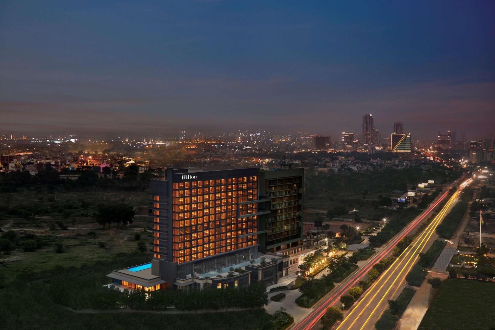 Hilton Gurugram Baani City Centre 구르가온 외부 사진