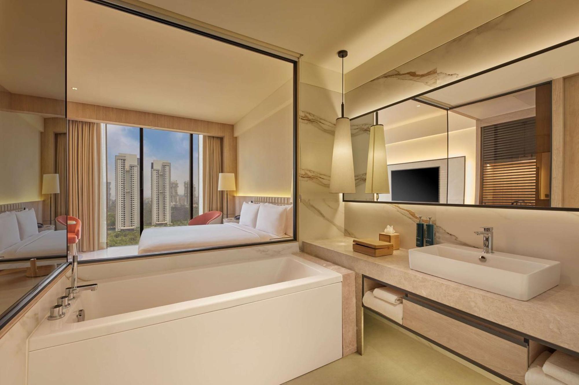 Hilton Gurugram Baani City Centre 구르가온 외부 사진