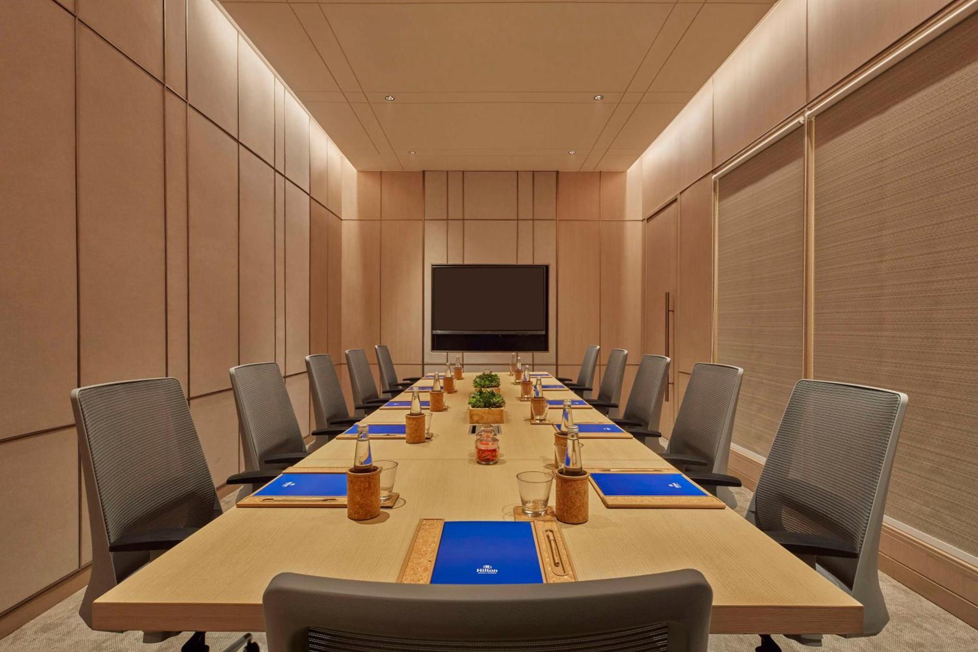 Hilton Gurugram Baani City Centre 구르가온 외부 사진