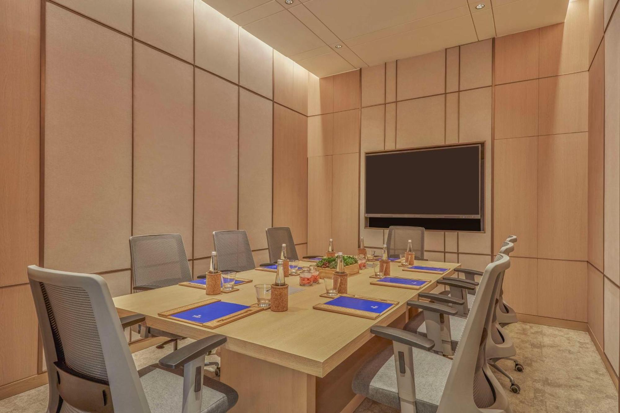Hilton Gurugram Baani City Centre 구르가온 외부 사진