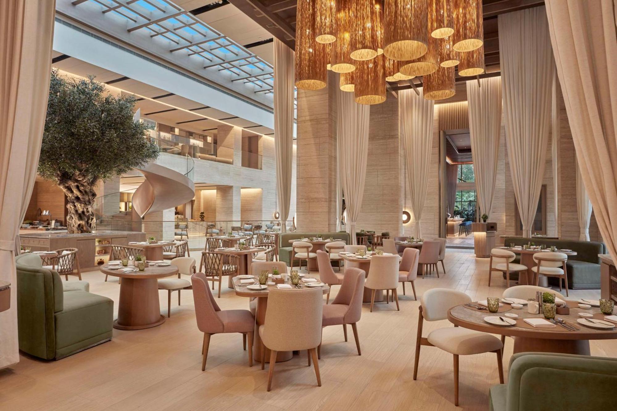 Hilton Gurugram Baani City Centre 구르가온 외부 사진