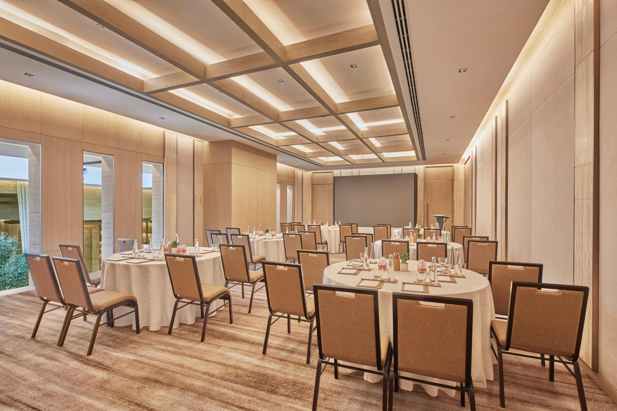 Hilton Gurugram Baani City Centre 구르가온 외부 사진