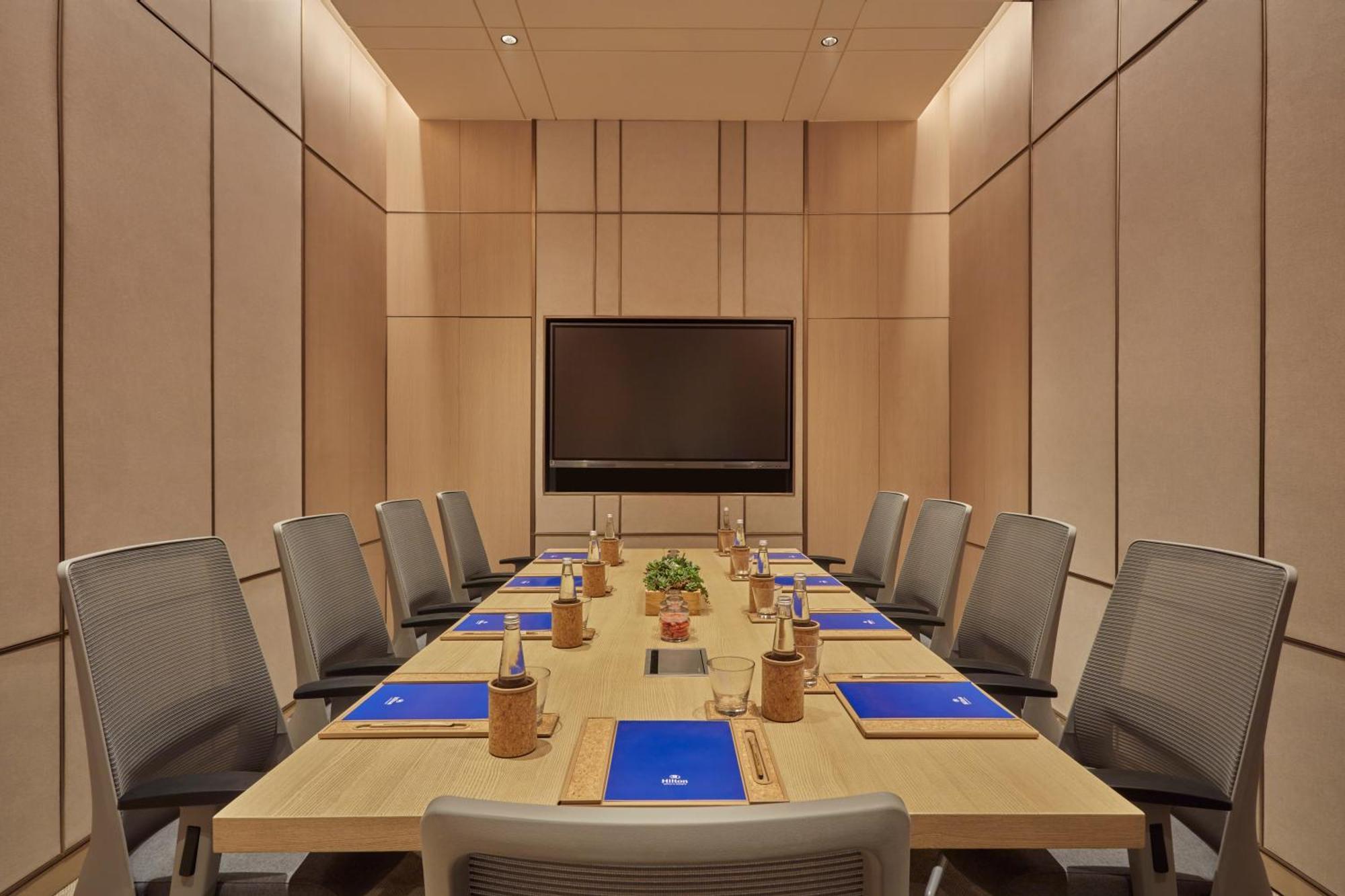 Hilton Gurugram Baani City Centre 구르가온 외부 사진