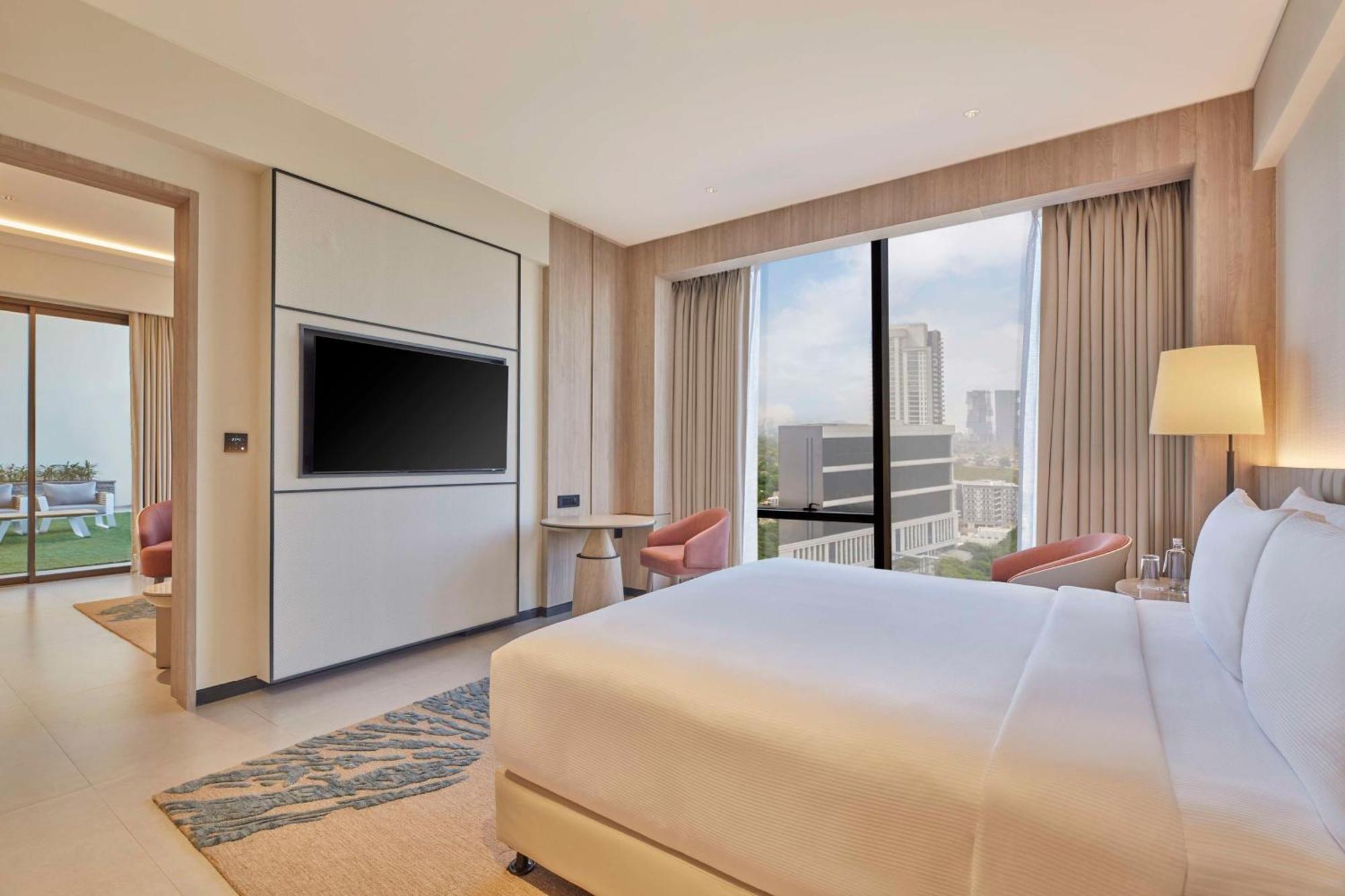 Hilton Gurugram Baani City Centre 구르가온 외부 사진