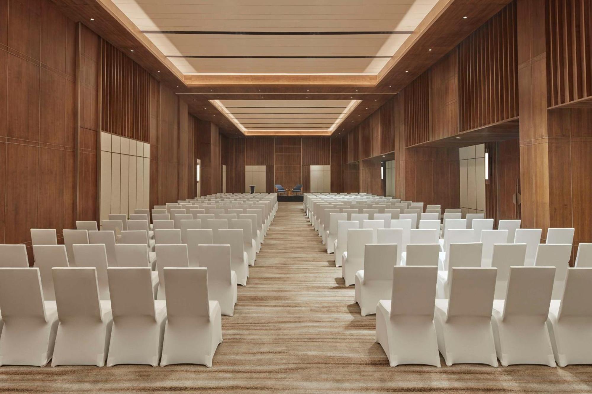 Hilton Gurugram Baani City Centre 구르가온 외부 사진