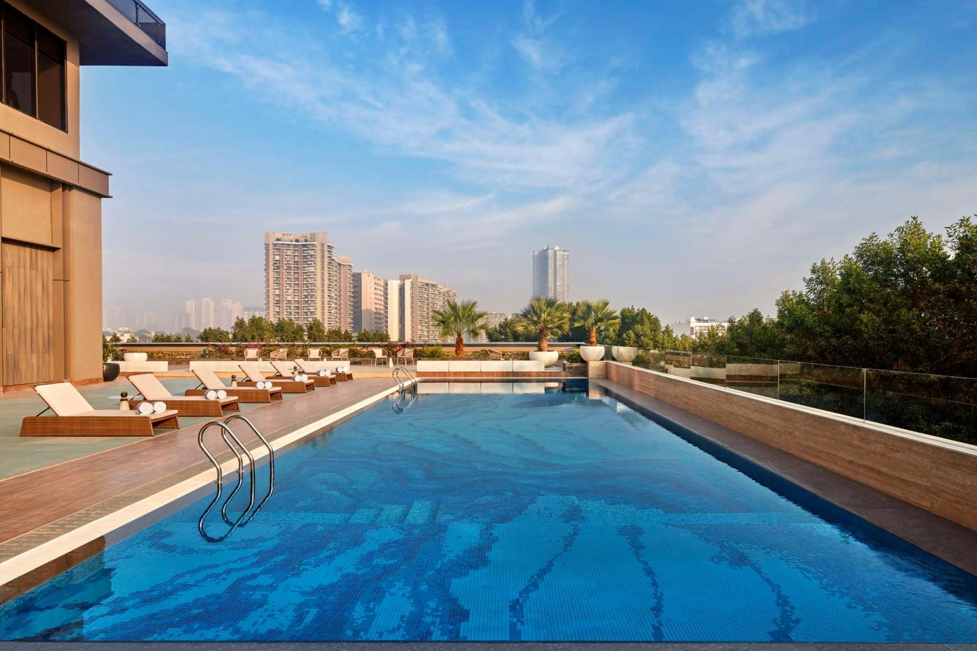 Hilton Gurugram Baani City Centre 구르가온 외부 사진