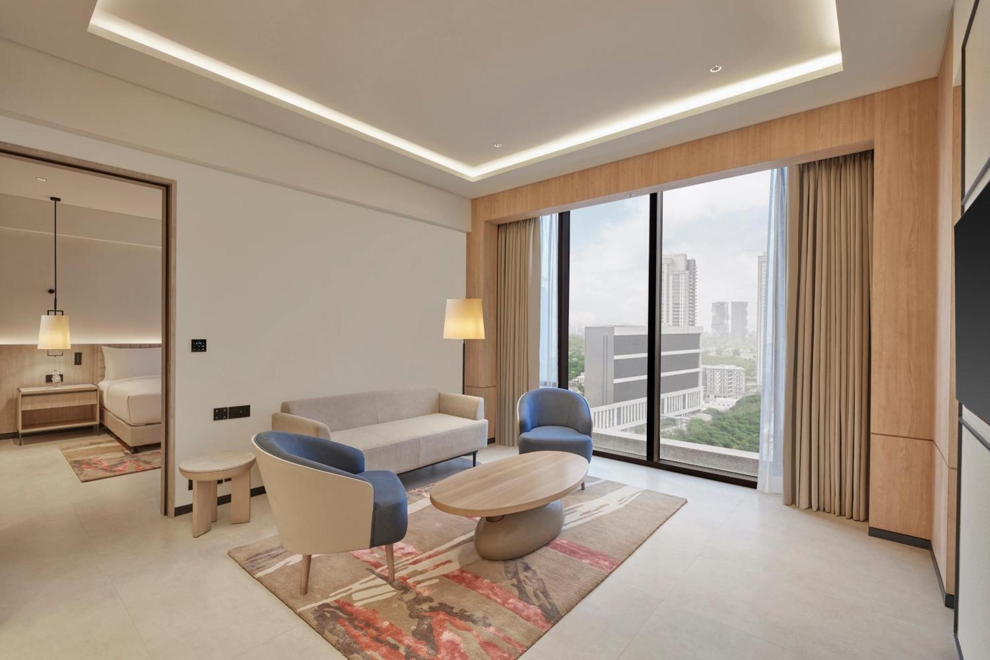 Hilton Gurugram Baani City Centre 구르가온 외부 사진