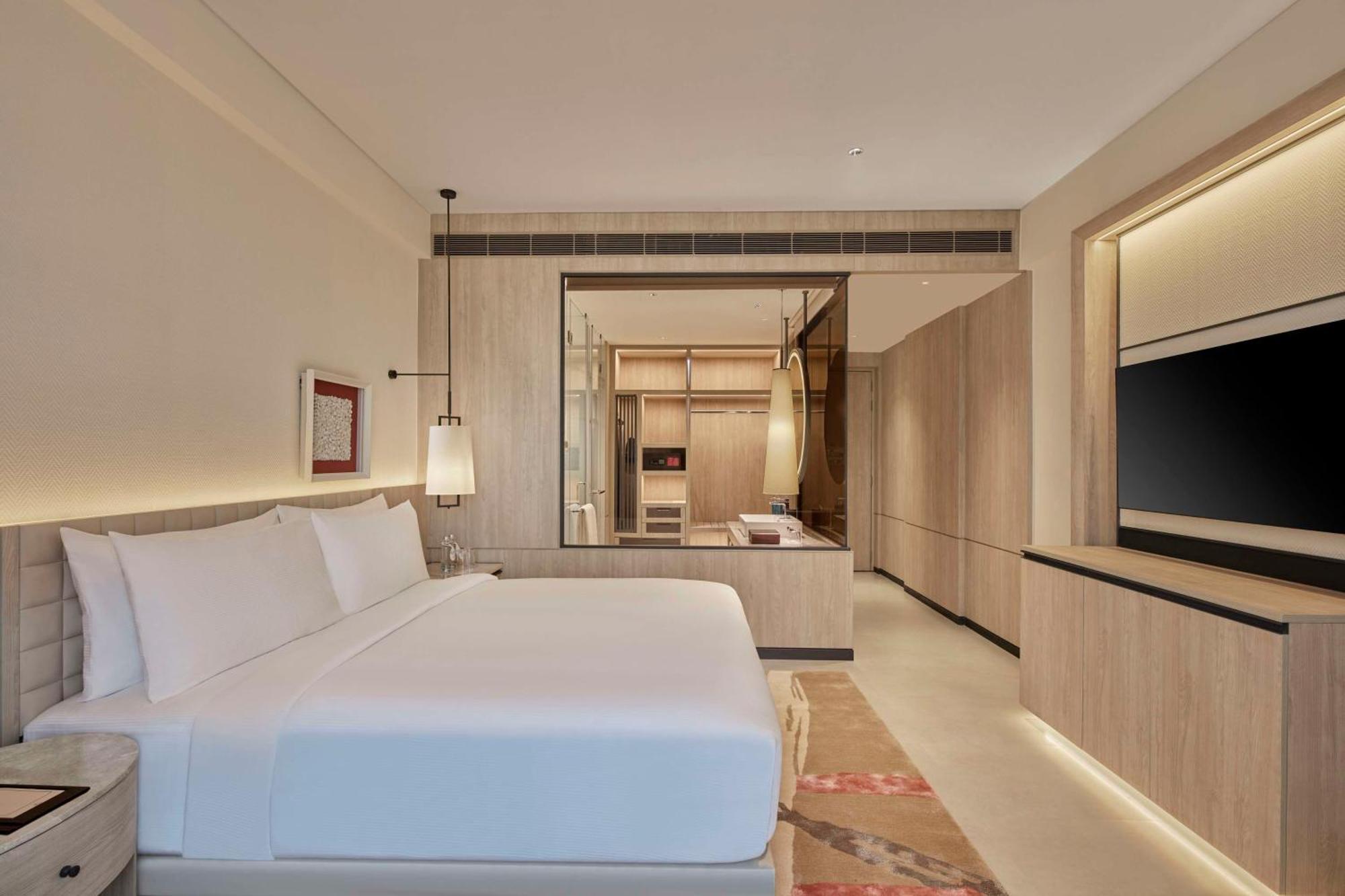 Hilton Gurugram Baani City Centre 구르가온 외부 사진
