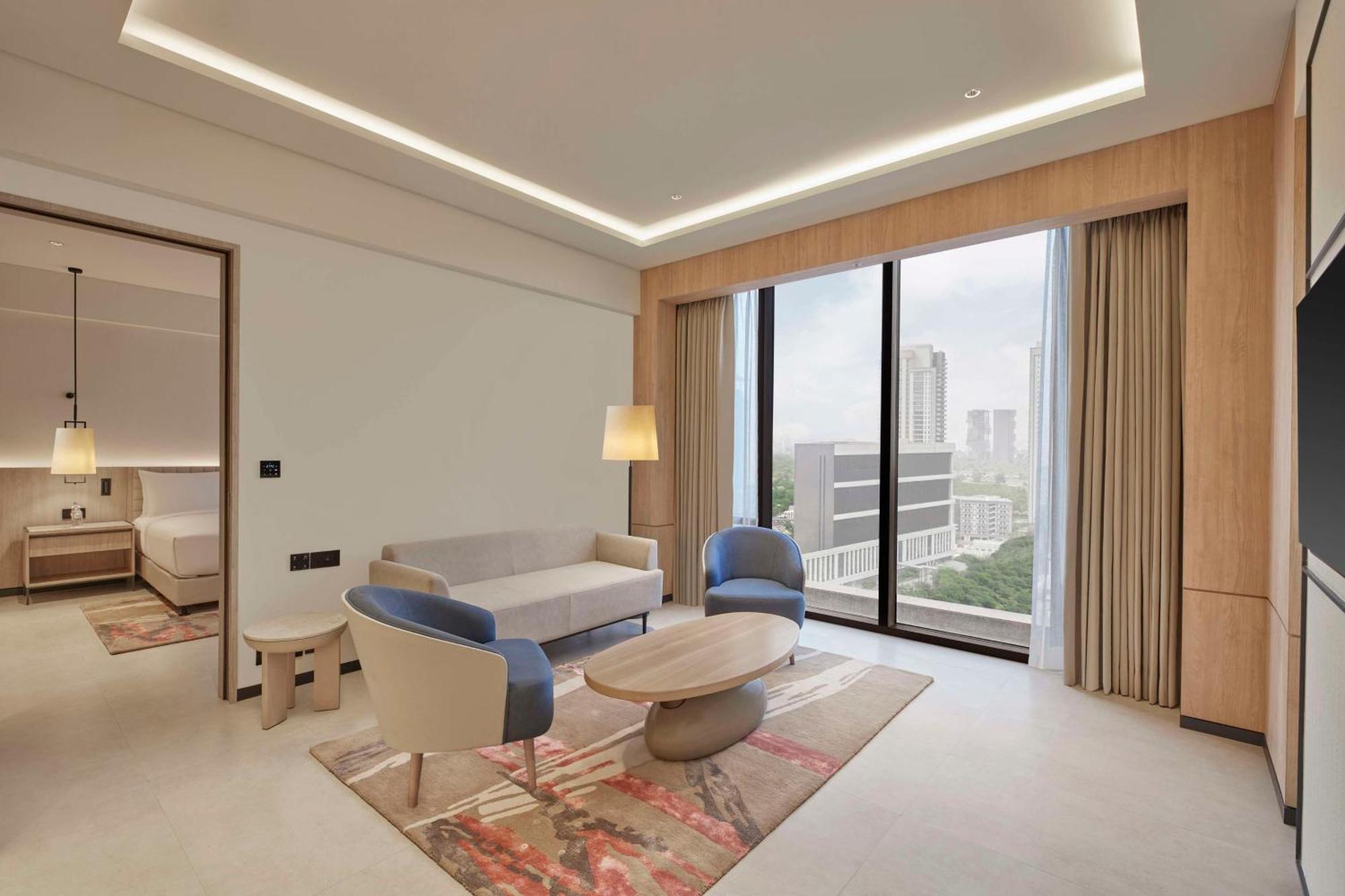 Hilton Gurugram Baani City Centre 구르가온 외부 사진